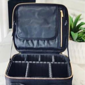 Black Cosmetic Case🧳 New